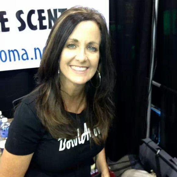 Meet your Posher, Liz - Picture 2 of 4